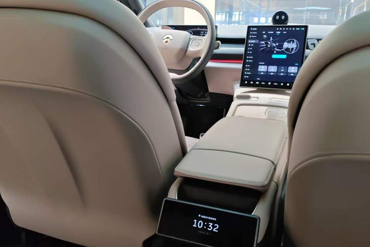 Used Nio ES8 2024 75 kWh Interior 6