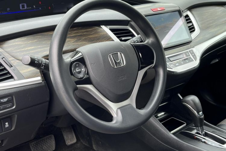 Used Honda Jade 2017 1.8L automatic Comfort version 5 seats
