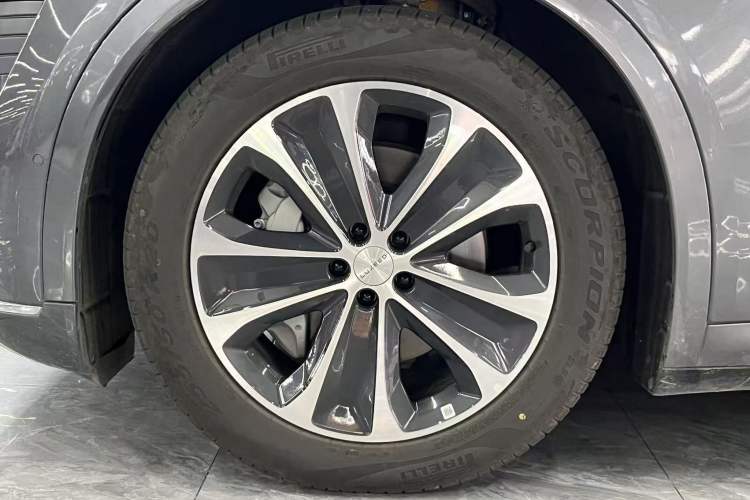 Used Hima Luxeed R7 2025 Range-Extended Version 251 km Max
