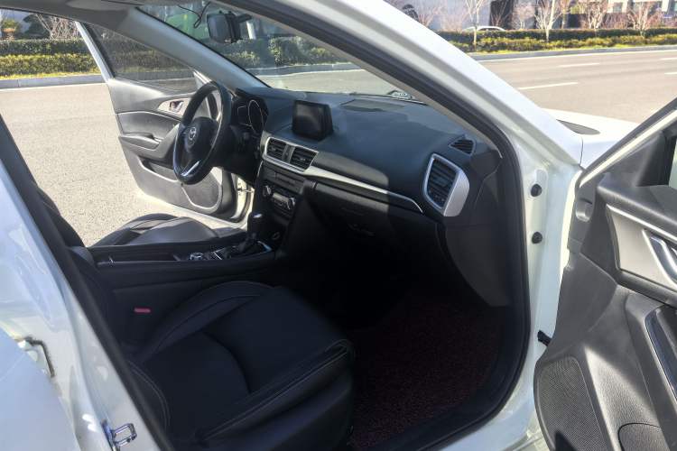 Used Mazda Mazda 3 Axela 2017 Sedan 1.5L Automatic Luxury Model China VI Standard
