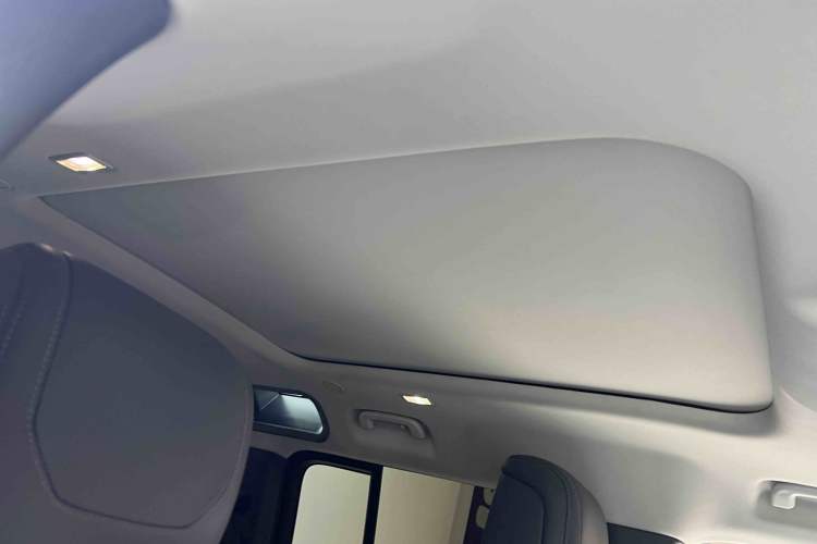 Used Land Rover Defender 2021 110 P400 X-DYNAMIC HSE Interior 7