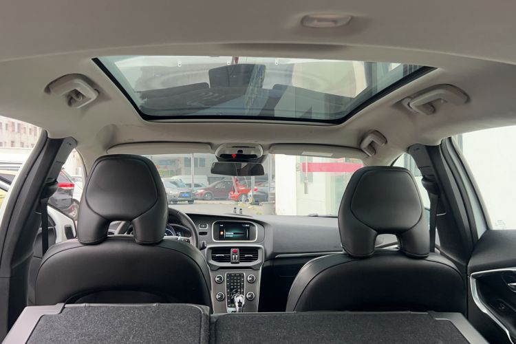 Used Volvo V40 2016 T3 Smart Luxury Edition