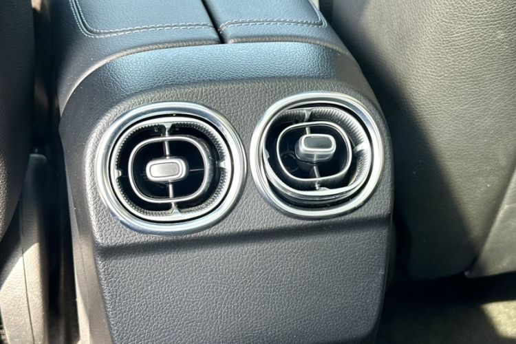 Used Mercedes-Benz C-Class 2023 Second Facelift C 260 L Sport Edition Interior 9