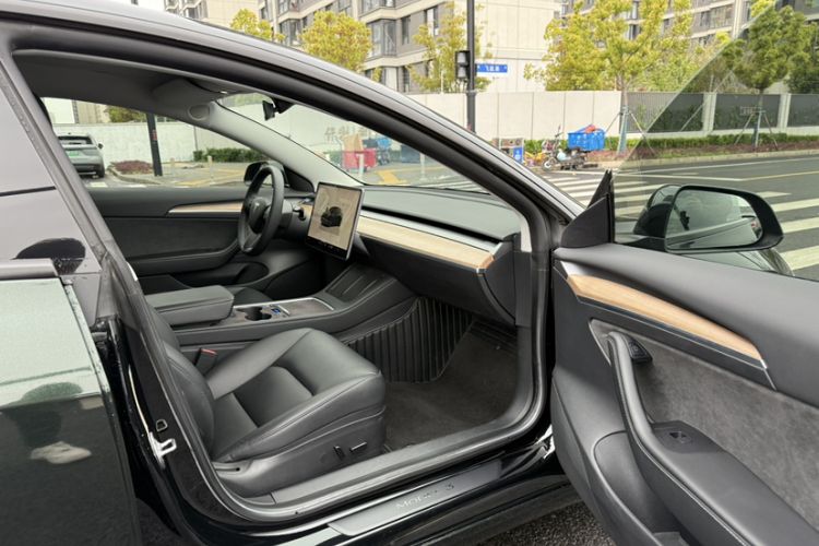 Used Tesla Model 3 2022 Performance High-Performance All-Wheel-Drive Version Right Front Seat