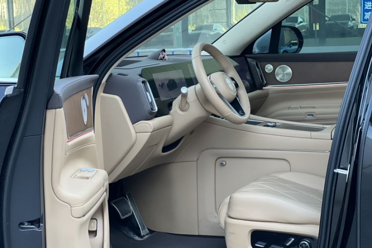 Used Hima AITO M9 2025 Extended-Range Ultra Version 52 kWh 6-Seater Interior 1