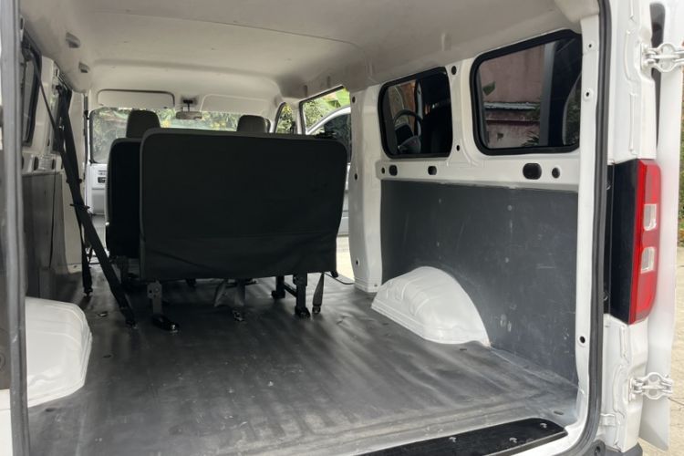 Used Wuling Yangguang 2024 300KM Comfort Version Passenger Van 75kW
