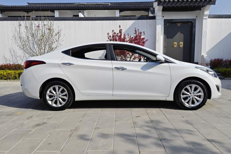 Used Hyundai Elantra (5th Generation / Langdong) 2016 1.6L Automatic Prestige Model Exterior 9