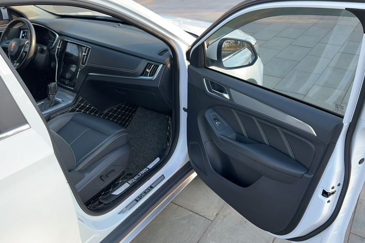 Used Roewe RX5 2018 20T Two-Wheel Drive Automatic Internet Smart Edition
