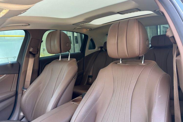 Used Mercedes-Benz E-Class 2018 Facelift E 300 L Luxury Edition Interior 4