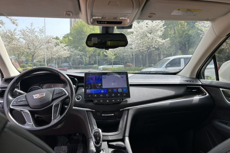 Used Cadillac XT5 2018 25T Luxury Model Interior 1