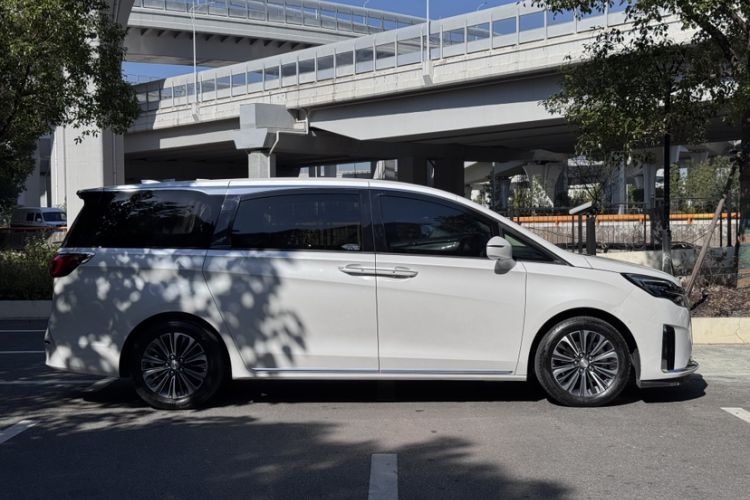 Used Buick GL8 2023 ES Lu Zun Luxury Model Exterior 8