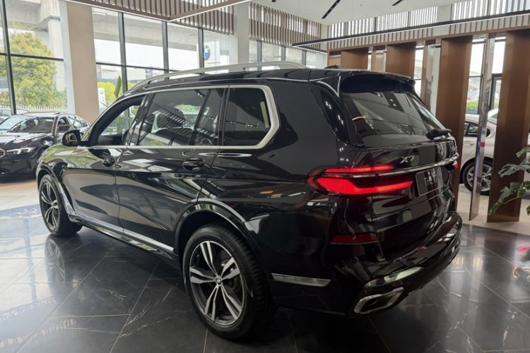 Used BMW X7 2024 xDrive40i Luxury M Sport Package Exterior 5