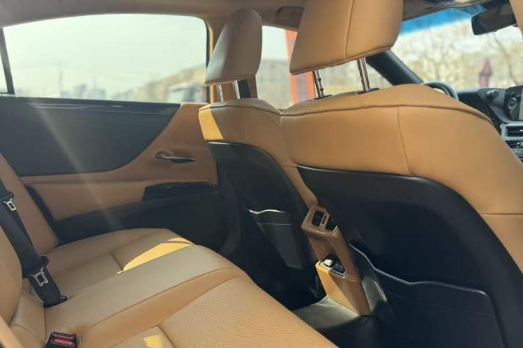 Used Lexus ES 2023 200 Excellence Edition
