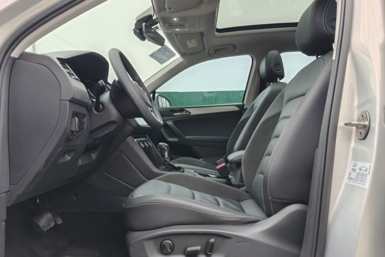 Used Volkswagen Tiguan L 2019 Revised 330TSI Automatic Two-Wheel Drive Smart & Luxury Edition China VI Standard
