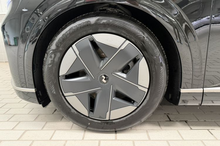 Used ONVO Luxeed L90 2025 Model—Ultra Six-Seater Version
