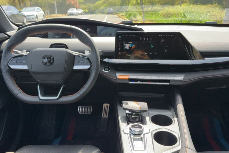 Used CHANGAN UNI-V 2022 1.5T Sport Edition Center Console