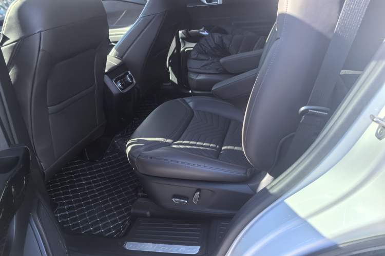 Used Ford Explorer 2024 2.3T EcoBoost Four-Wheel Drive Titanium Edition 6 Seats