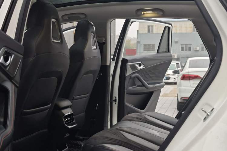 Used Roewe D5X DMH 2024 135 Tech Edition
