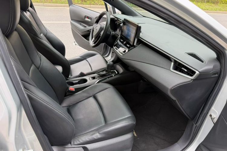 Used Toyota Levin 2021 185T CVT Luxury Edition Interior 4