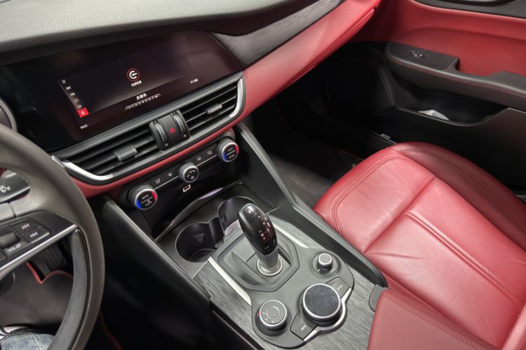 Used Alfa Romeo Giulia 2017 2.0T 200HP Luxury Edition