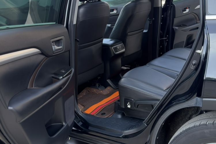 Used Toyota Highlander 2017 2.0T Four-Wheel Drive Luxury Edition 7 Seats Interior 4