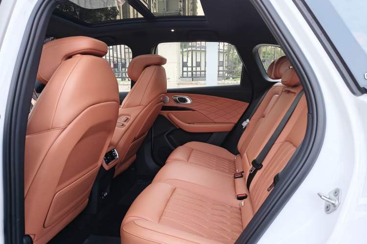 Used NETA L 2024 Extended-Range 310 Flash-Charge Red Edition
