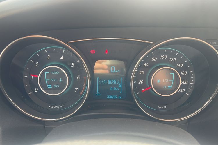 Used BAIC Senova D50 2014 1.5L manual standard version Odometer Close Up