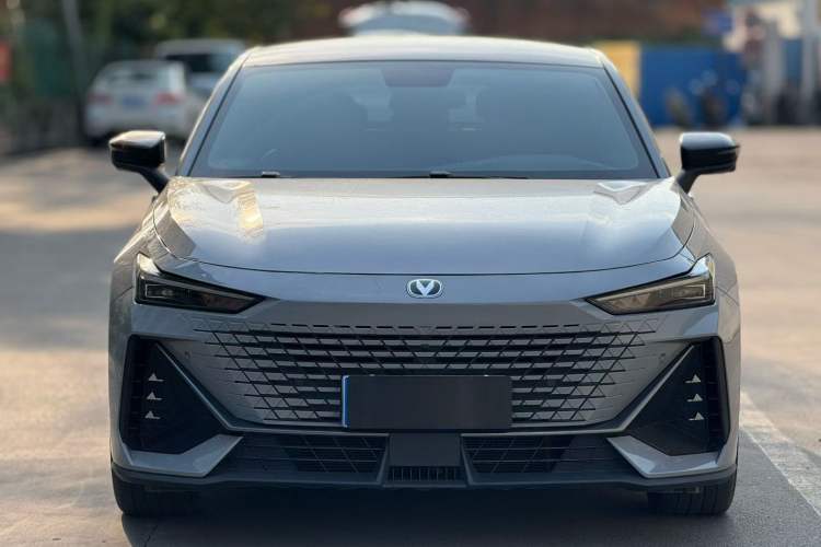 Used CHANGAN UNI-V 2022 1.5T Prestige Version Exterior 1