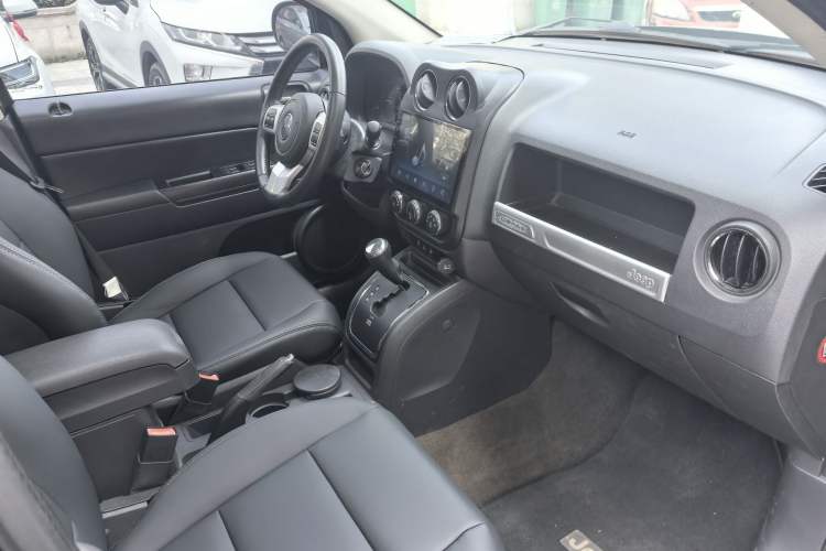 Used Jeep Compass 2014 2.0L two-wheel drive sport version