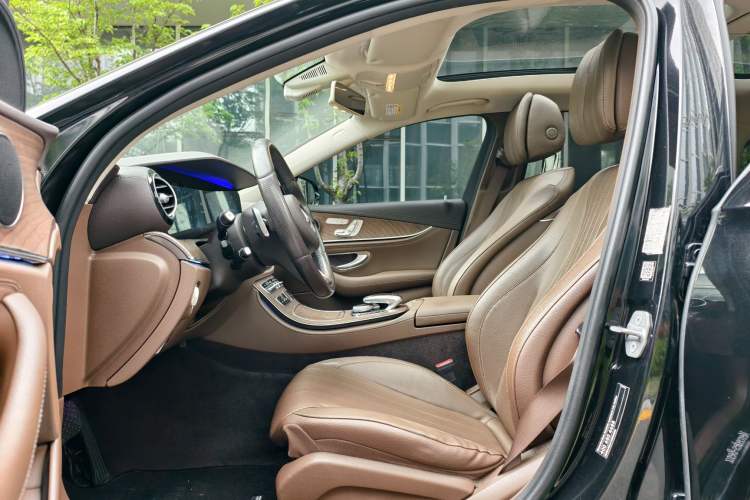 Used Mercedes-Benz E-Class 2018 Facelifted E 300 L Stylish Version Interior 3