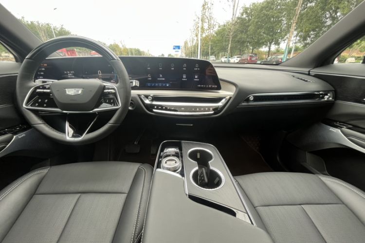 Used Cadillac LYRIQ 2022 Rear-Drive Long-Range Luxury Edition
