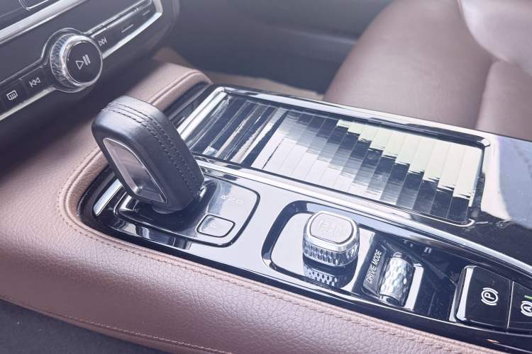 Used Volvo S90 New Energy 2020 T8 e-Drive Hybrid – Zhiyi Luxury Edition Gear Lever