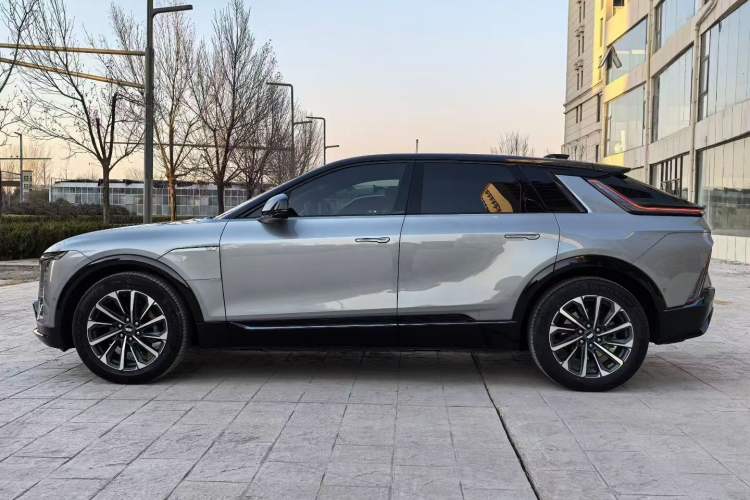 Used Cadillac LYRIQ 2022 Four-Wheel-Drive High-Performance Deluxe Edition