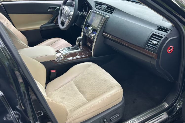 Used Toyota Reiz 2013 2.5V Shangrui Edition Interior 4