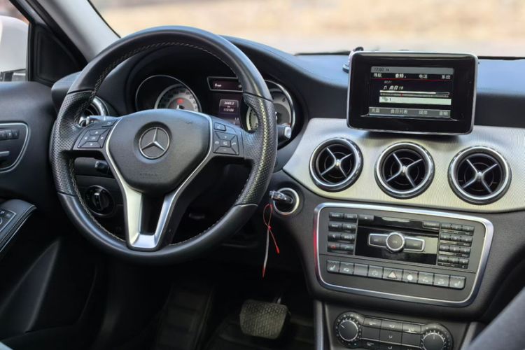 Used Mercedes-Benz GLA 2015 GLA 220 4MATIC Fashion Model Exterior 7