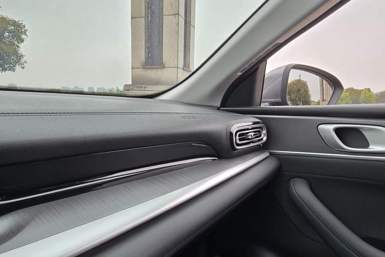 Used Geely Auto Emgrand 2026 Model 5th Generation 1.5L CVT Luxury Edition
