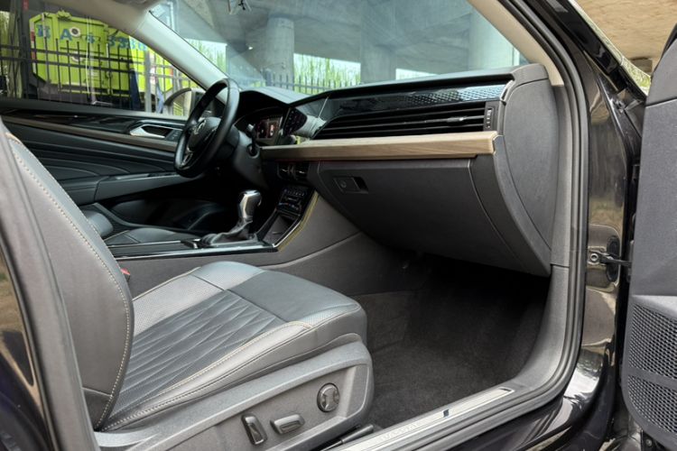 Used Volkswagen Passat 2020 330TSI Luxury Edition China VI Interior 3