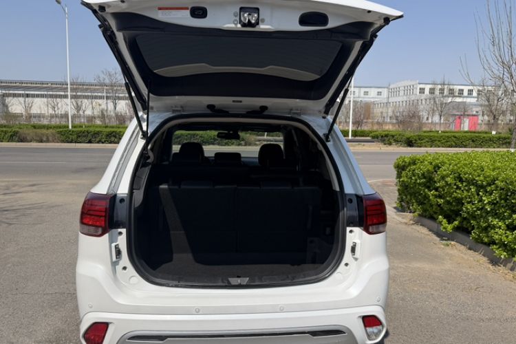 Used Mitsubishi Outlander 2021 2.4L 4x4 Zhi Xiang Edition 7 Seats
