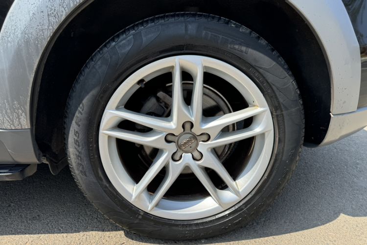 Used Audi Q5 2018 Collector's Edition 40 TFSI Technology Model