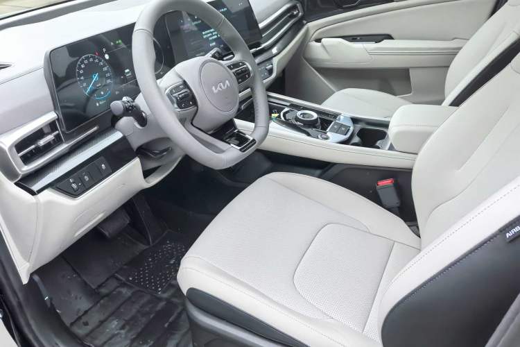 Used Kia Sportage (Chinese Domestic Model) 2025 1.5T Two-Wheel Drive Prestige Smart Enjoyment Version Interior 2