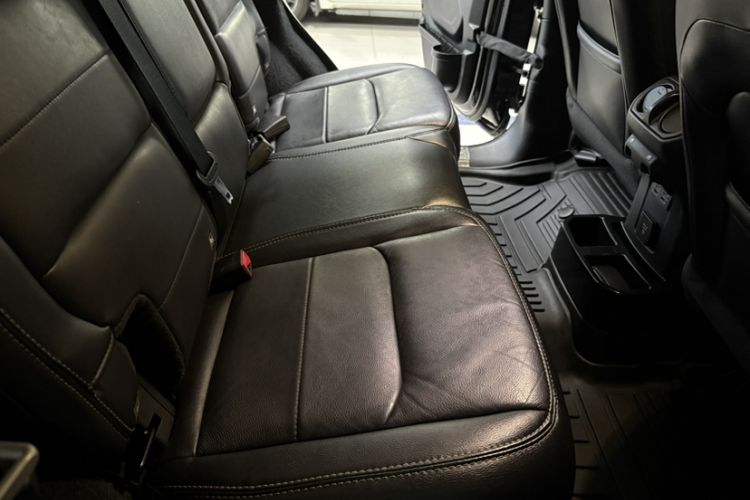 Used Jeep Wrangler 2019 2.0T Sahara Four-Door Version China VI Emission Standard
