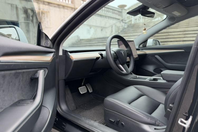 Used Tesla Model 3 2022 Rear-Wheel-Drive Version Interior 3