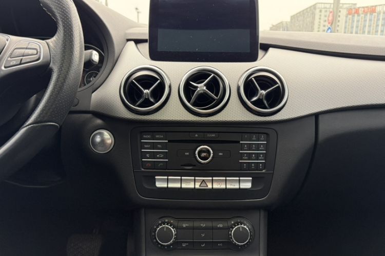 Used Mercedes-Benz B-Class 2017 B 200 Sport Edition Audio And AC Panel