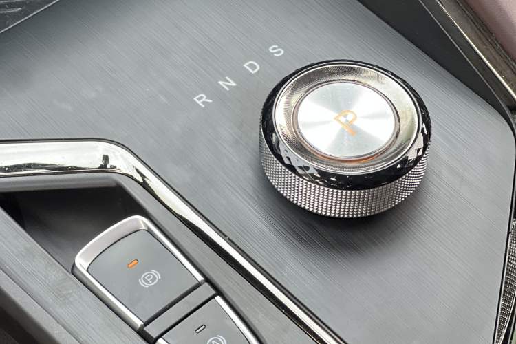 Used SOL X8 PLUS 2023 1.5 TGDI DCT Smart Edition 6-Seater