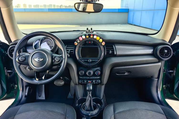 Used MINI 2016 1.5T COOPER Interior 2