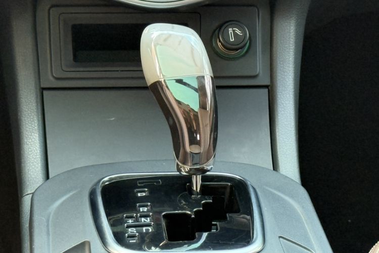 Used BYD S7 2017 2.0T Automatic Prestige Edition Gear Lever