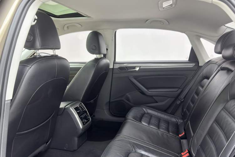 Used Volkswagen Passat 2017 330TSI DSG Luxury Edition
