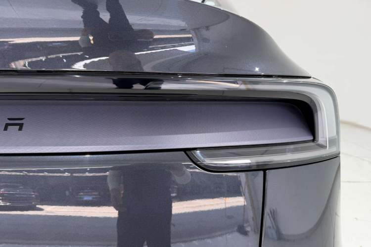 Used Tesla Model Y 2025 Rear-Wheel-Drive Version Exterior 7