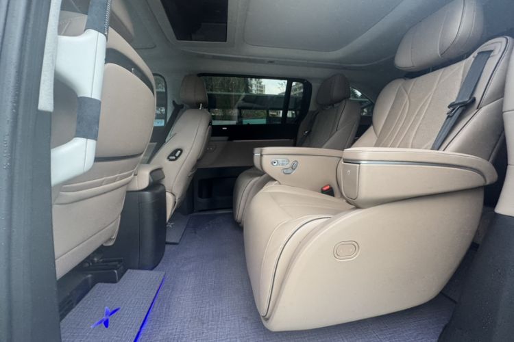 Used XPeng X9 2024 610 Long-Range Pro Exterior 9