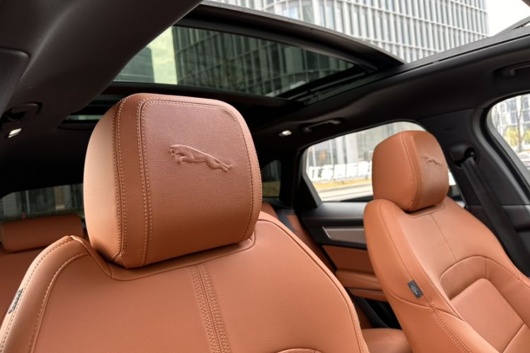 Used Jaguar F-PACE 2024 P250 R-Dynamic SE Interior 15